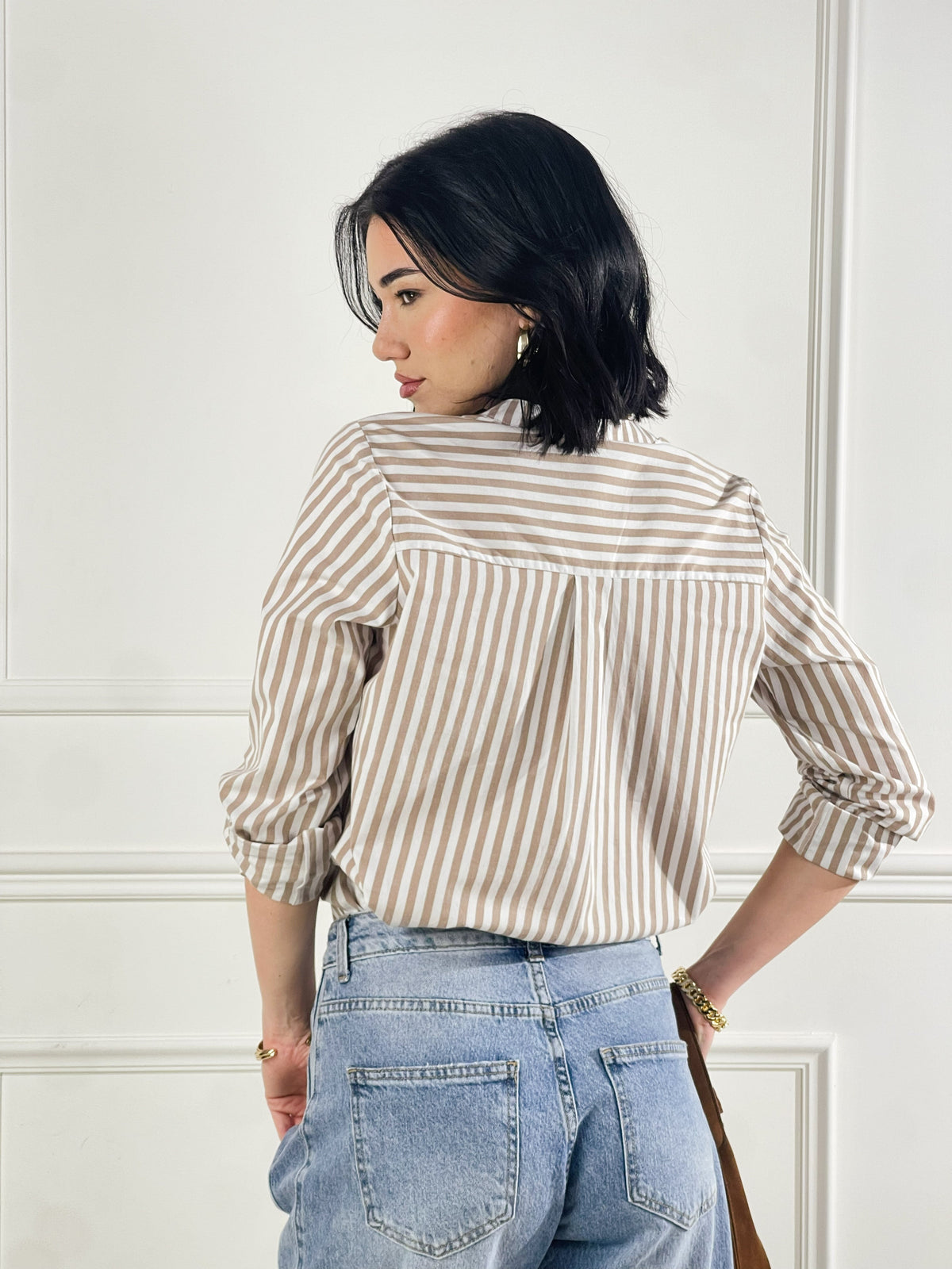 Dolores — Camisa con escote en V