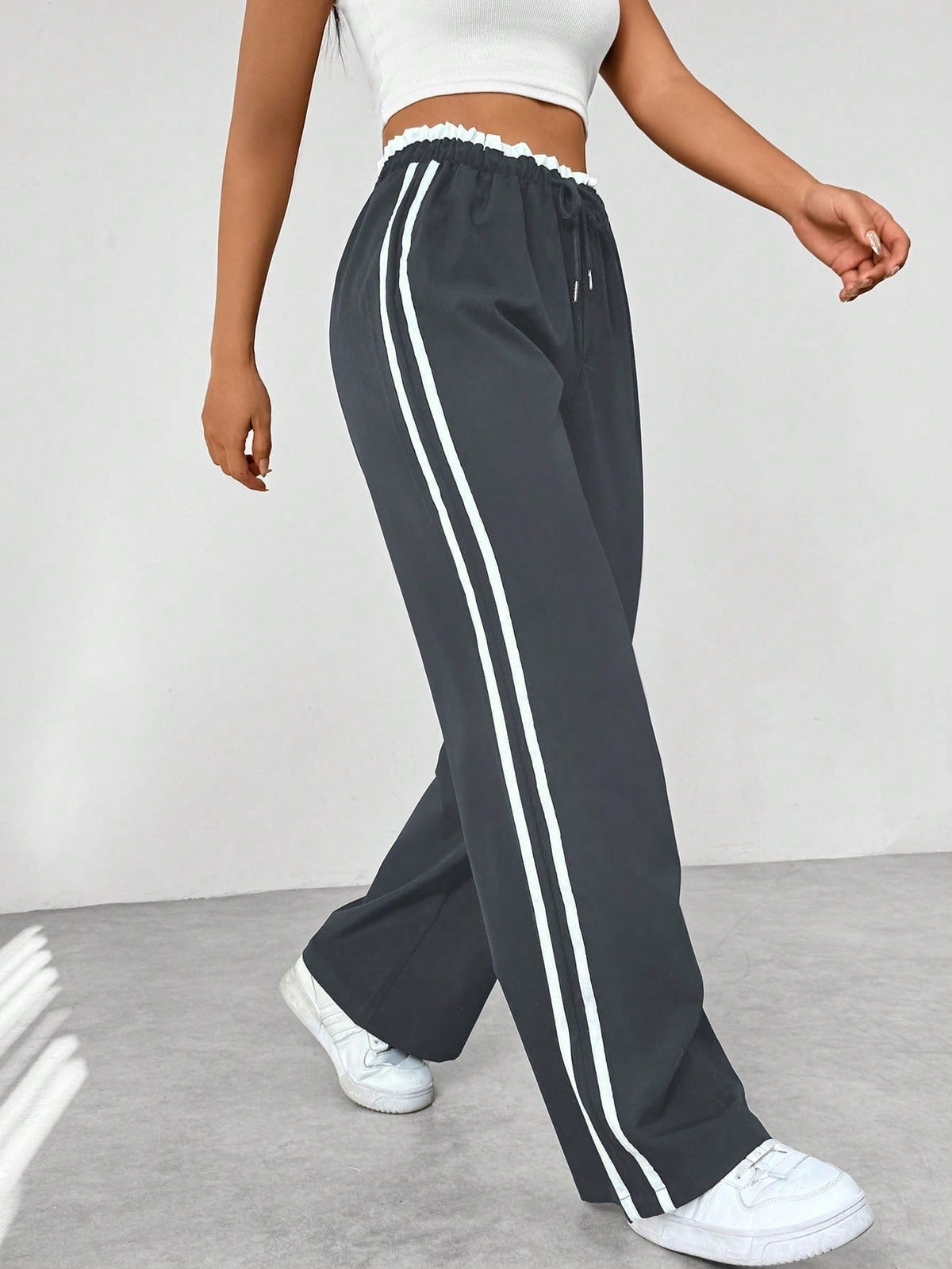 Halima — Pantalón deportivo de pierna ancha con franjas laterales