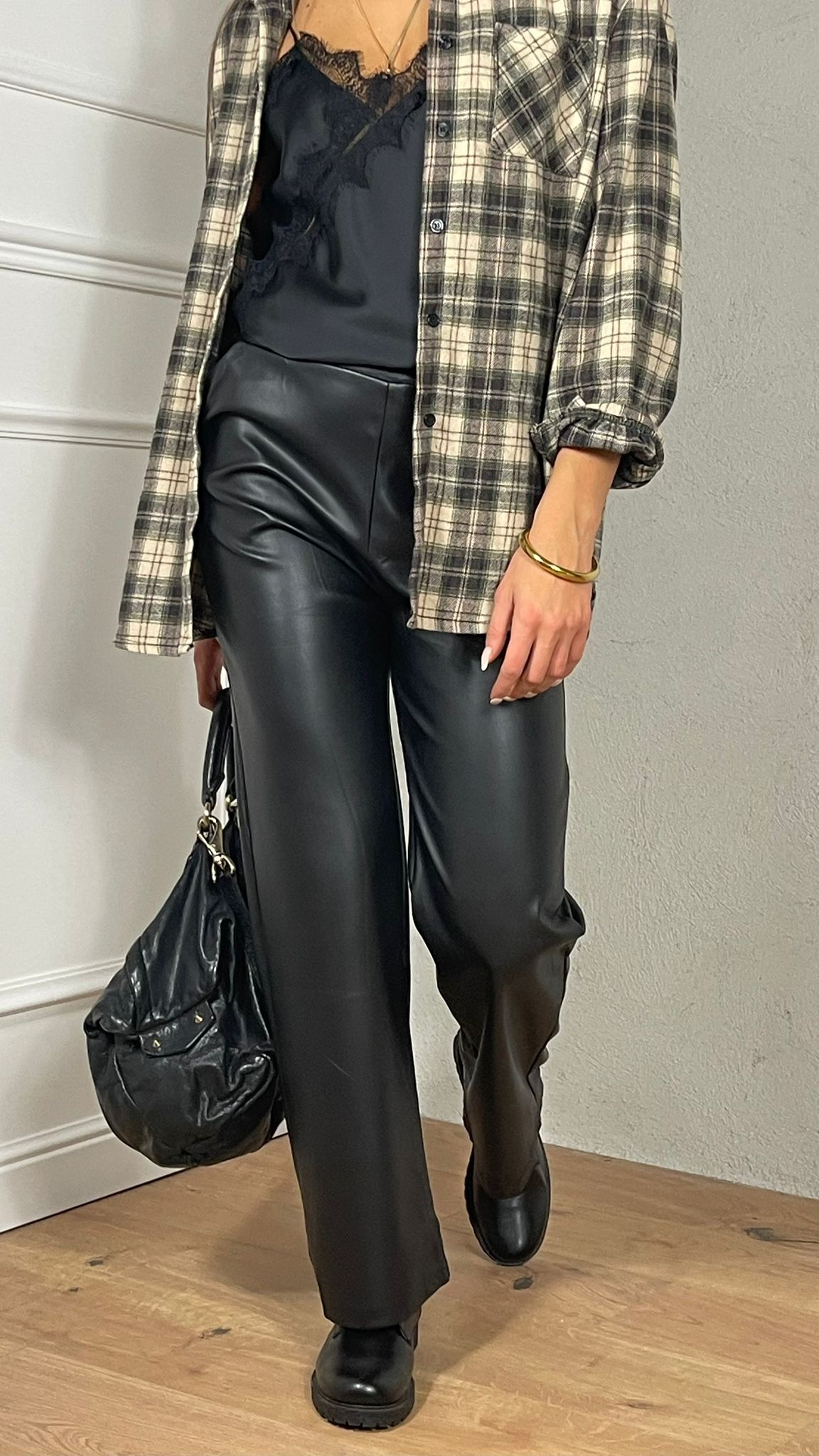 Joana — Pantalón efecto piel de pierna ancha