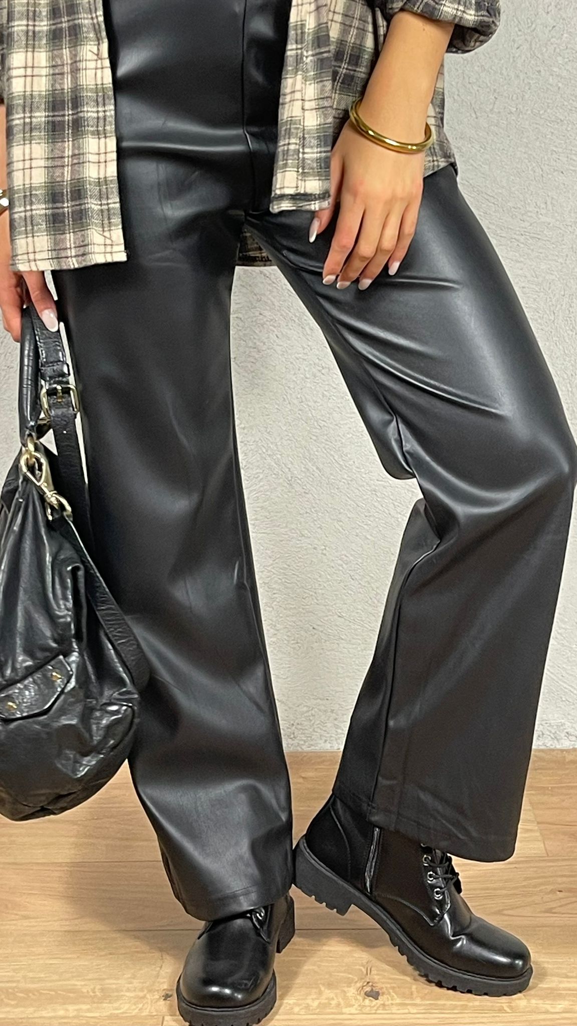 Joana — Pantalón efecto piel de pierna ancha
