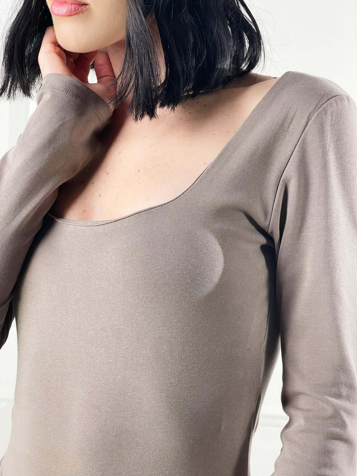 Leyre — Body de escote cuadrado clásico
