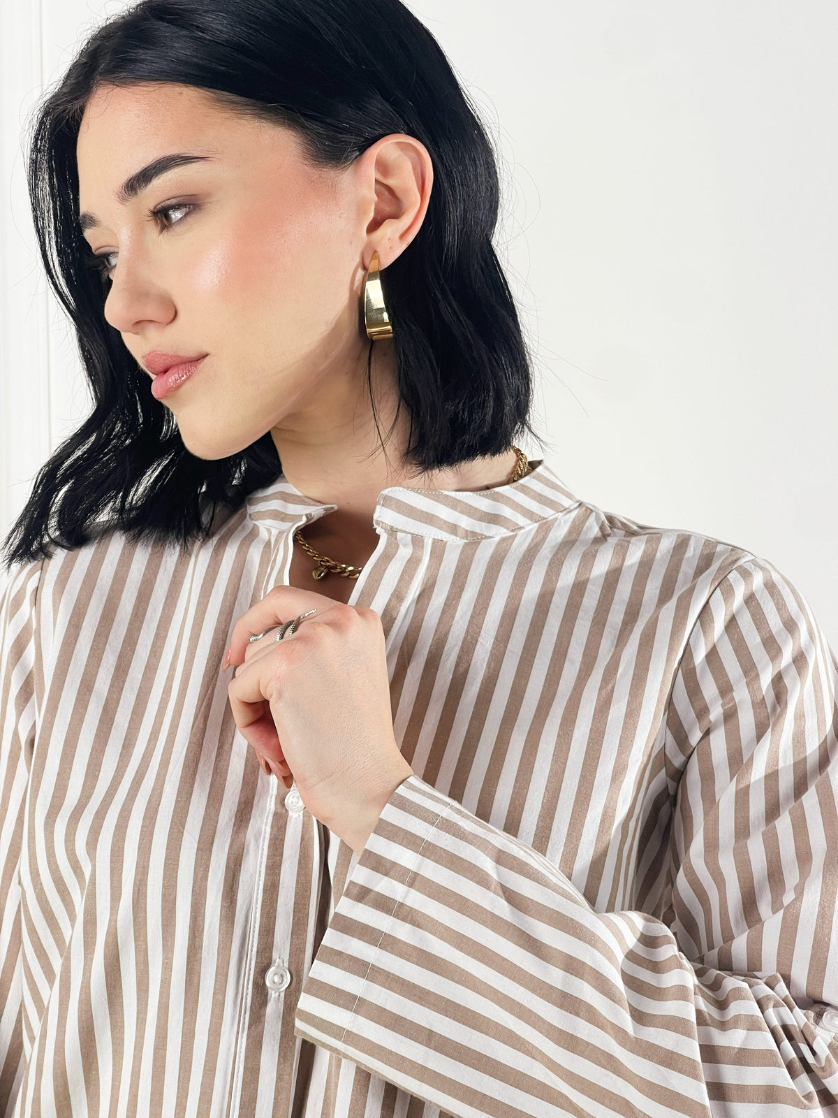 Dolores — Camisa con escote en V