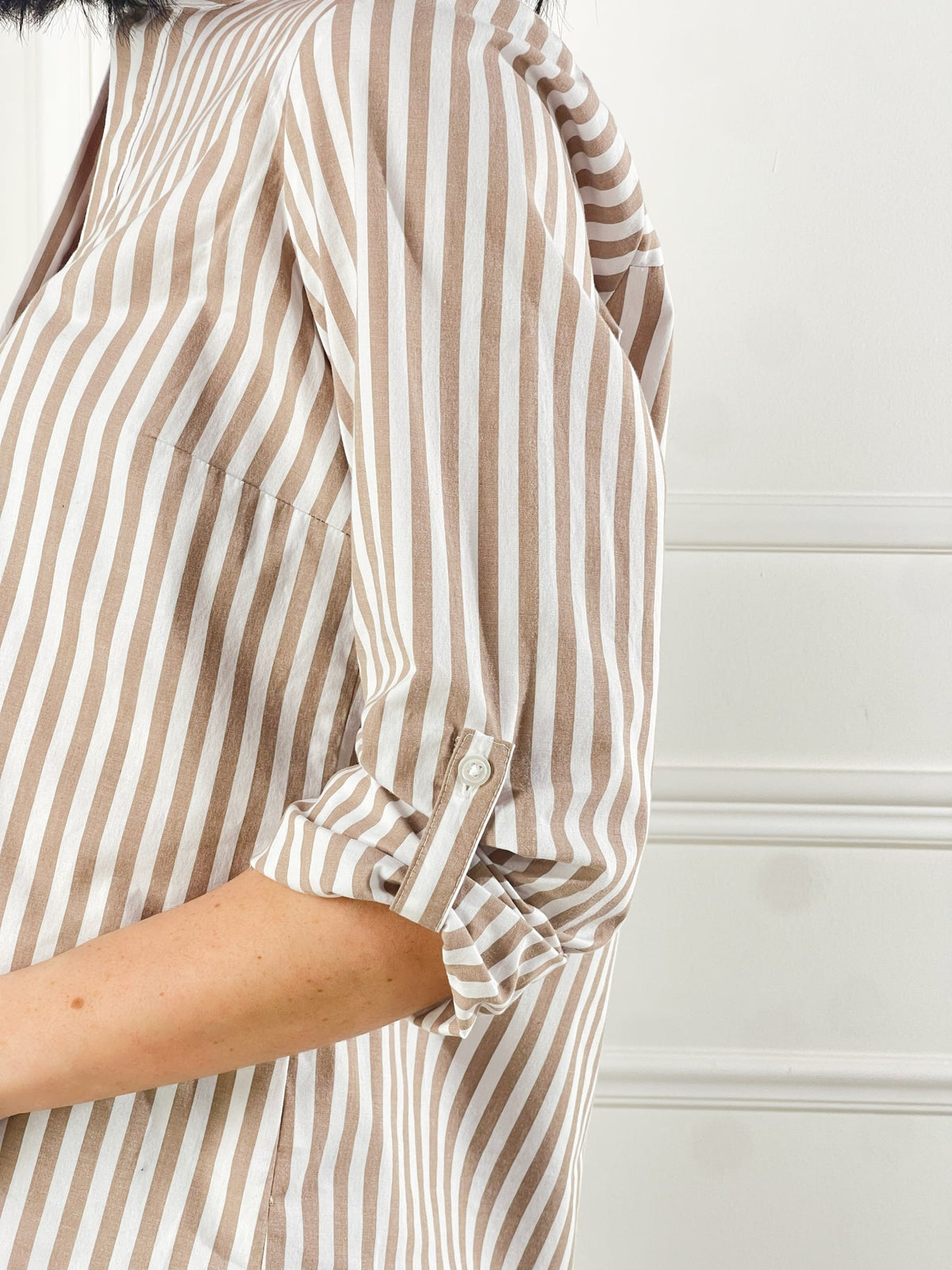 Dolores — Camisa con escote en V