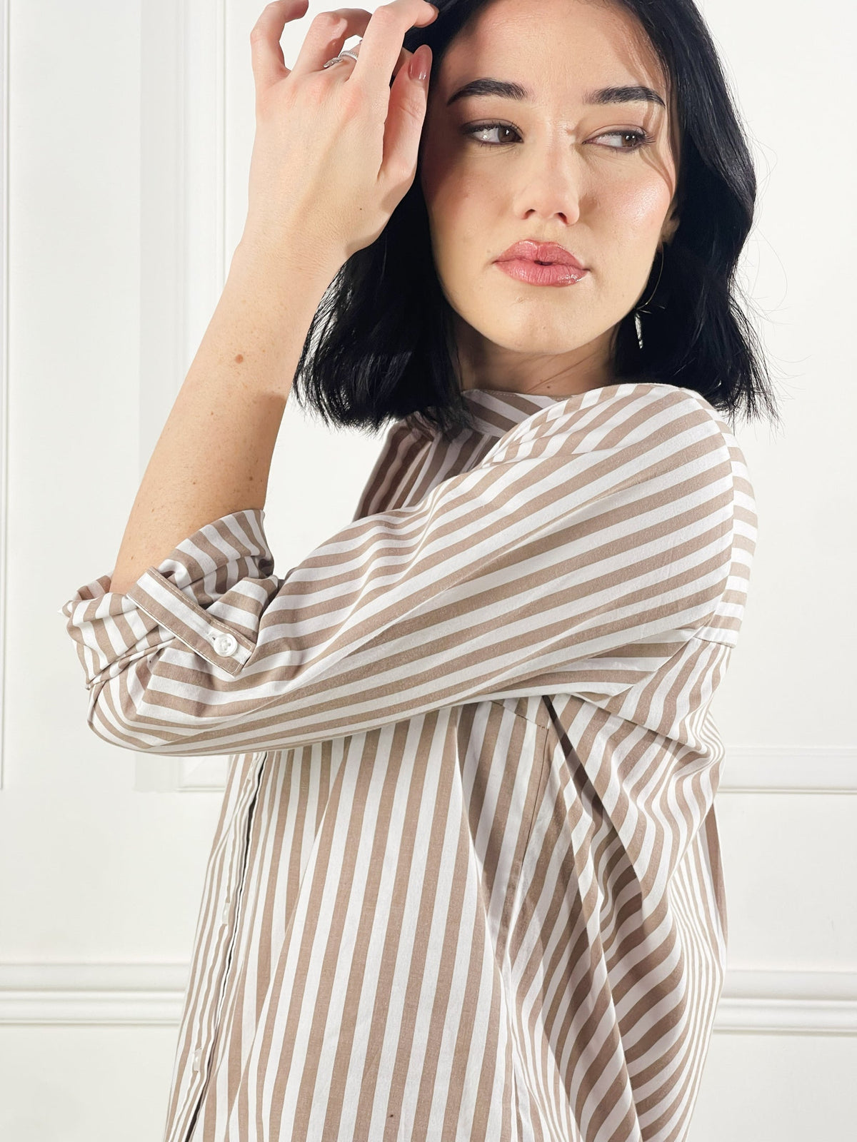 Dolores — Camisa con escote en V