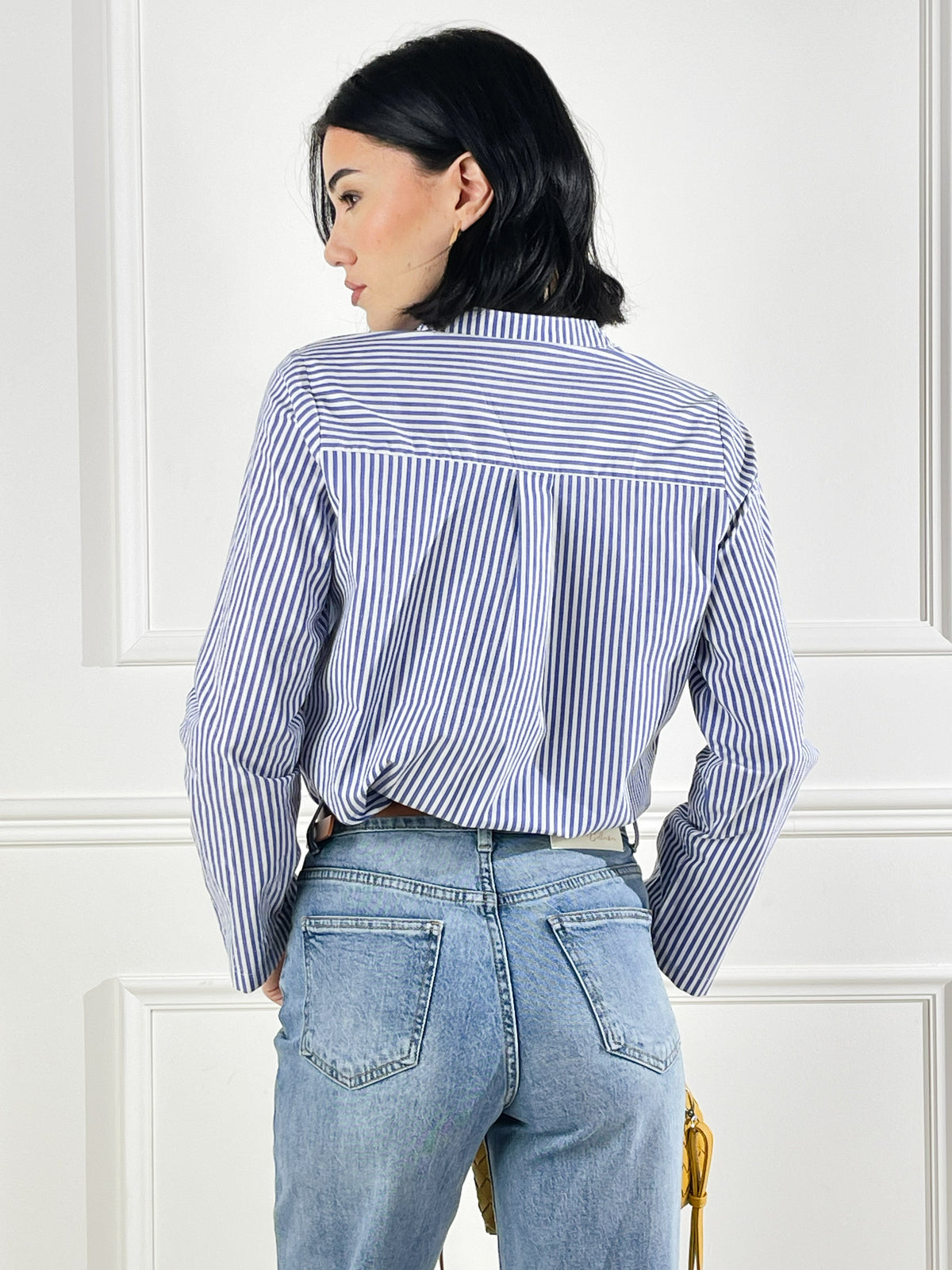 Dolores — Camisa con escote en V