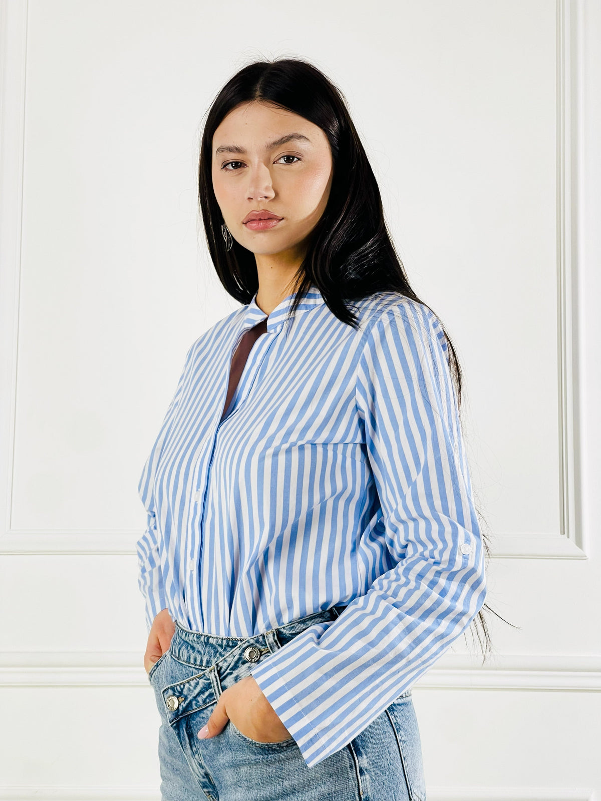 Dolores — Camisa con escote en V
