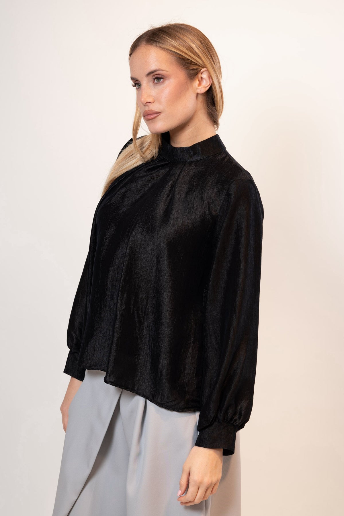 Enara — Blusa iridiscente