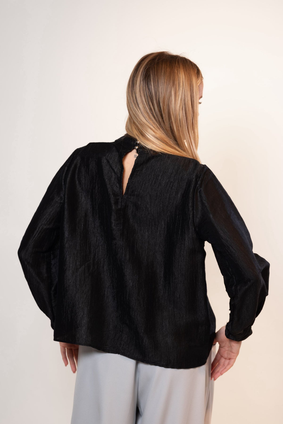 Enara — Blusa iridiscente
