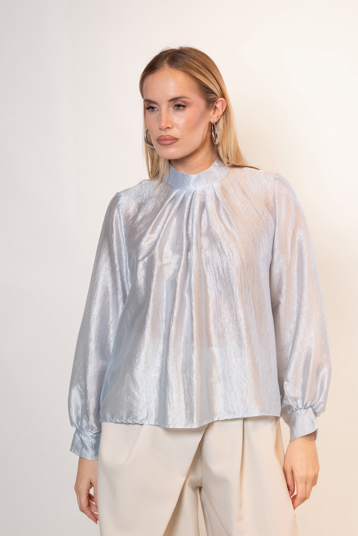 Enara — Blusa iridiscente