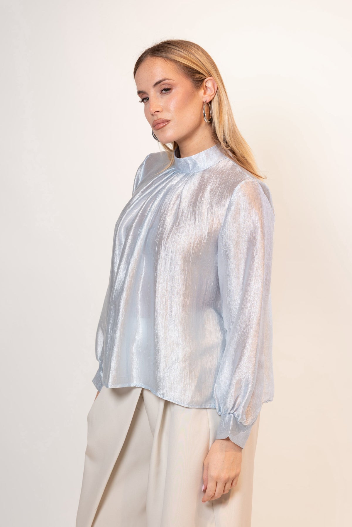 Enara — Blusa iridiscente
