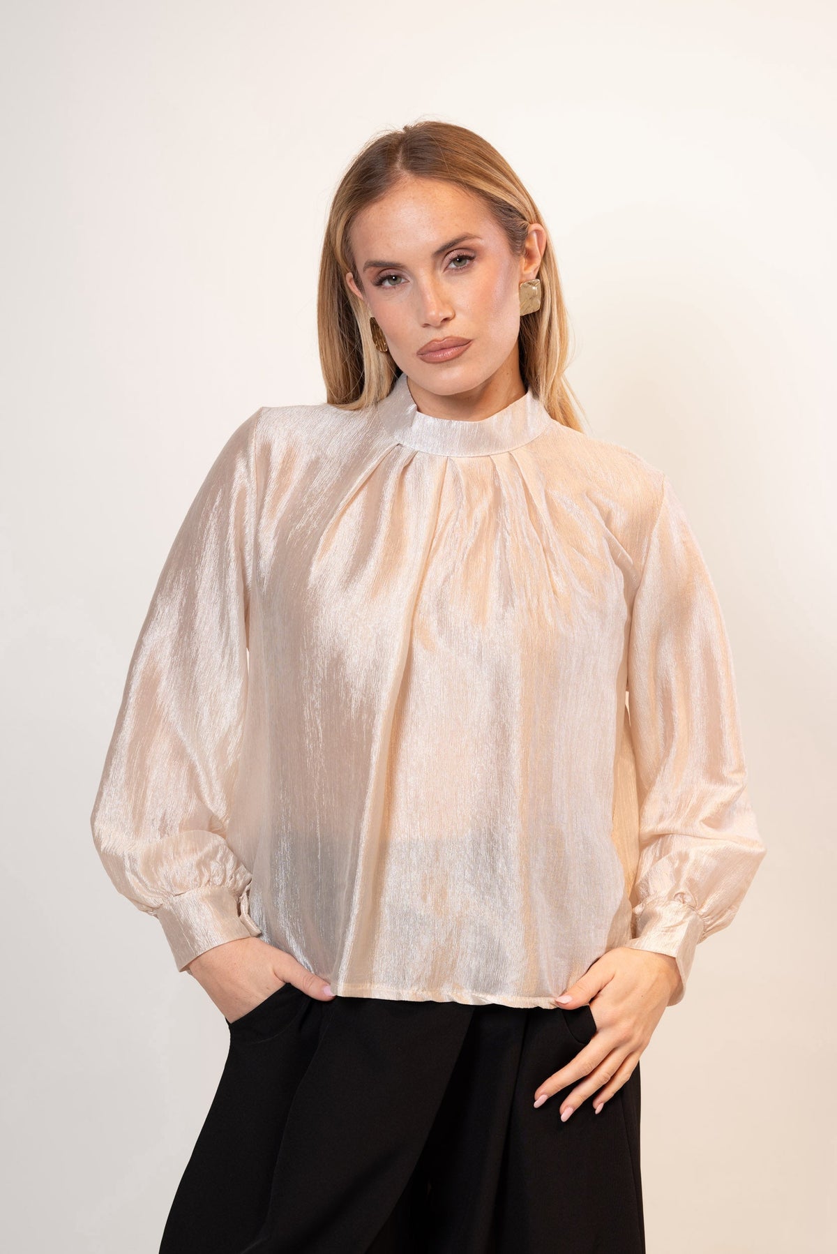 Enara — Blusa iridiscente
