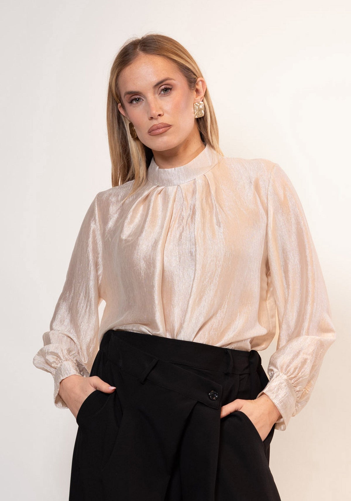 Enara — Blusa iridiscente