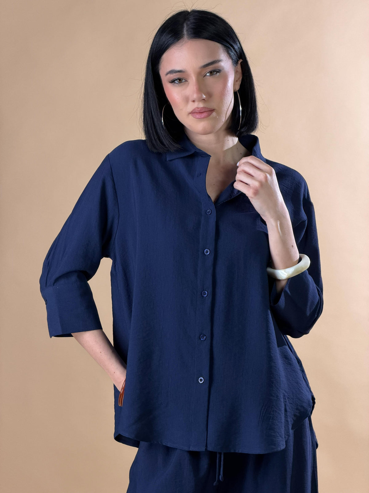 Celeste — Camisa con botones y mangas tres cuartos