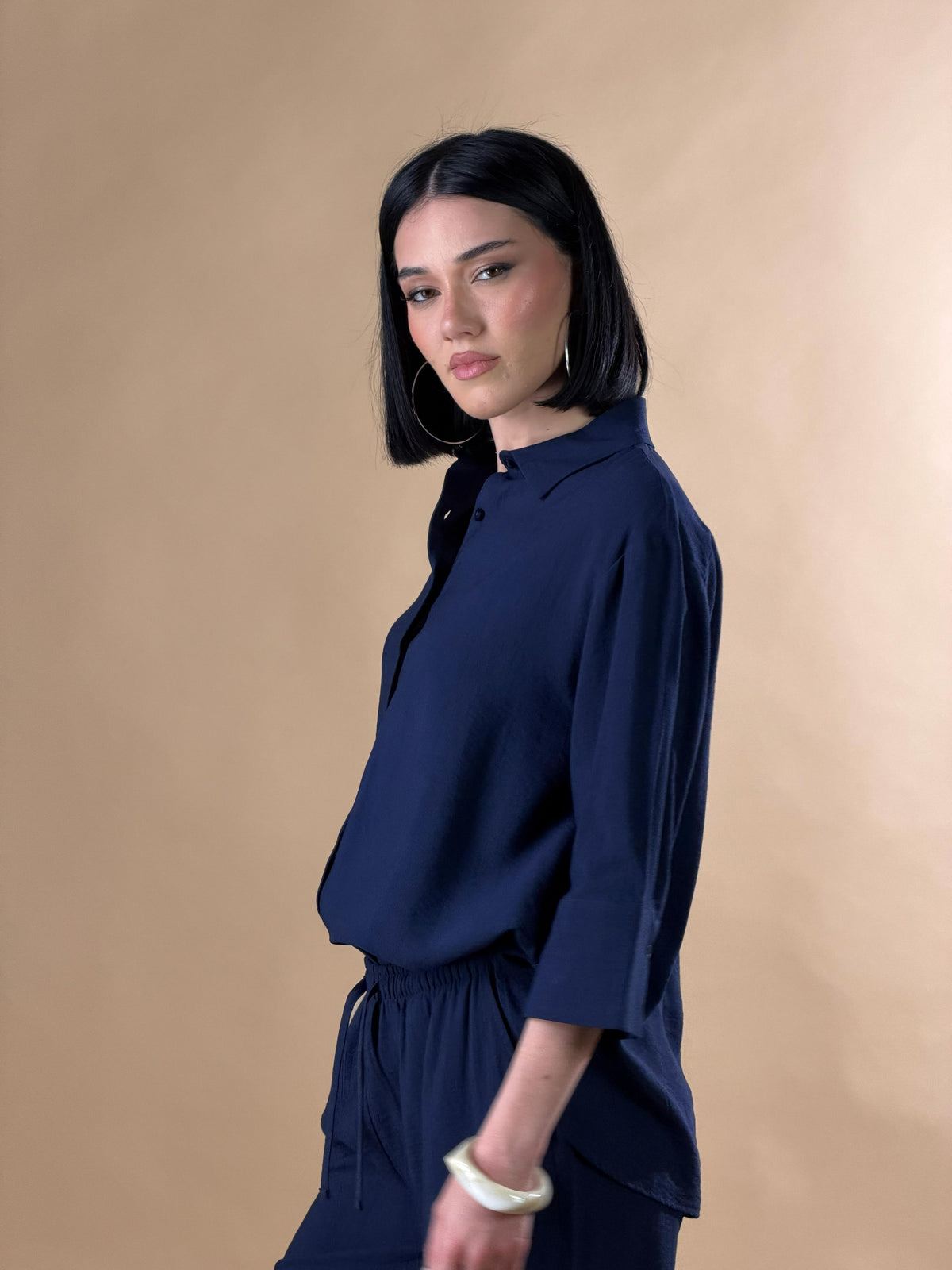 Celeste — Camisa con botones y mangas tres cuartos