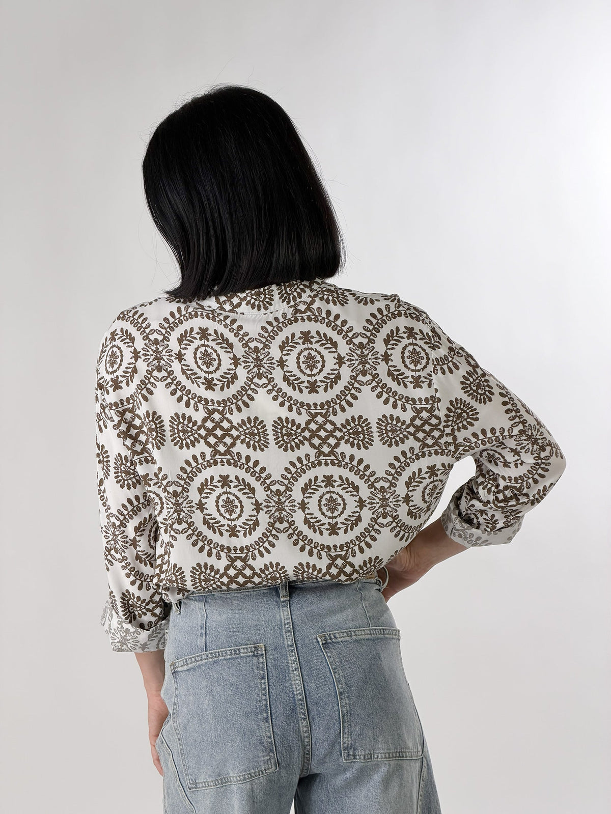 Clementina — Camisa de estampado arabesco