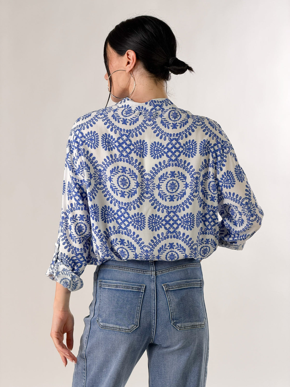 Clementina — Camisa de estampado arabesco