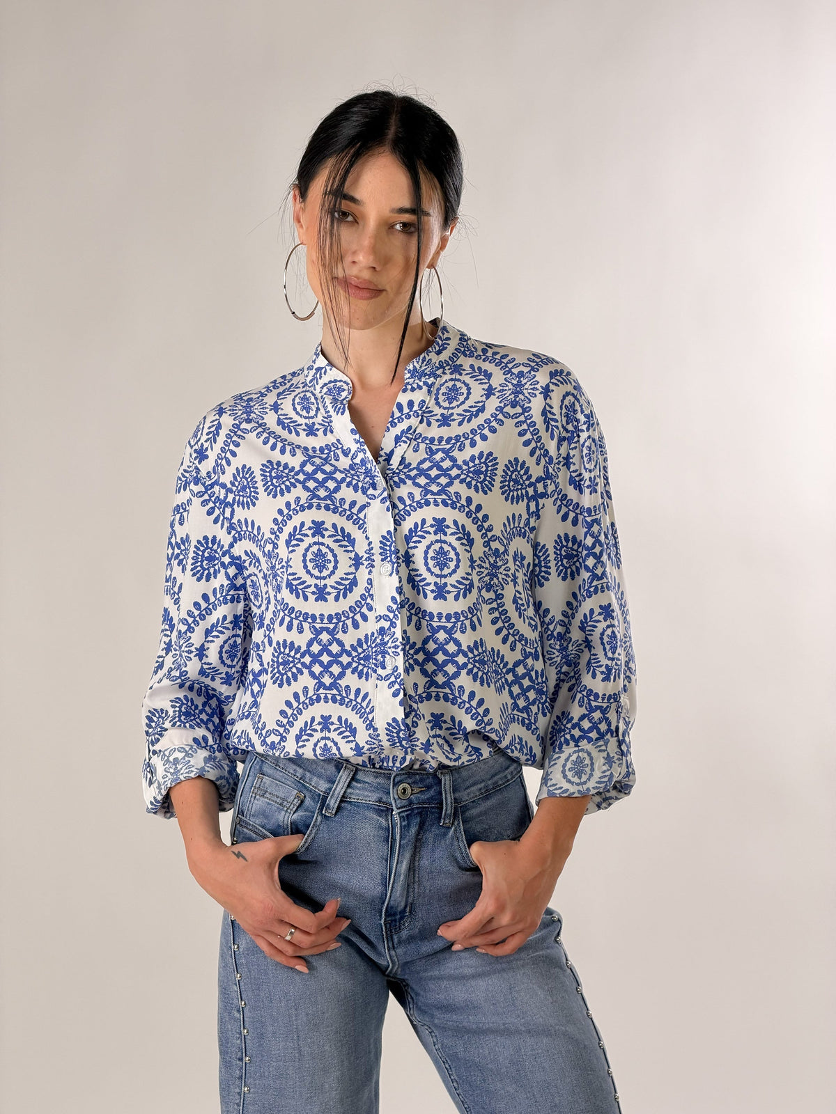 Clementina — Camisa de estampado arabesco