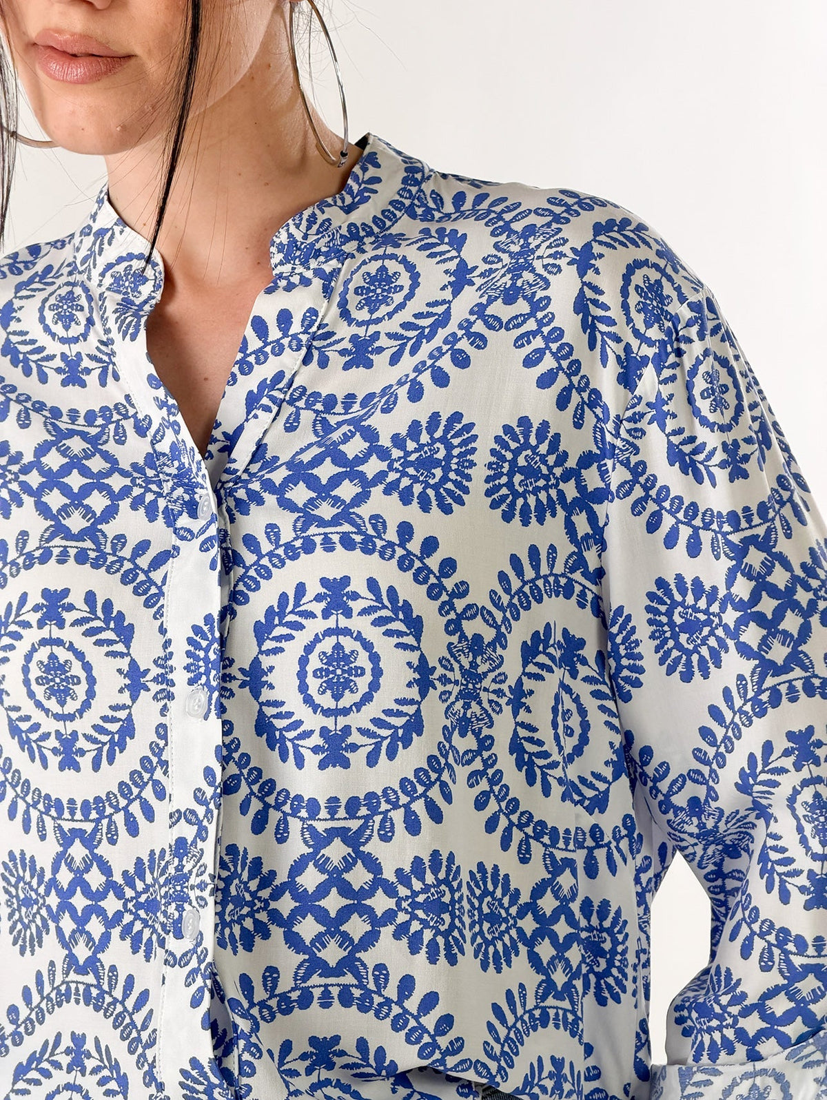 Clementina — Camisa de estampado arabesco