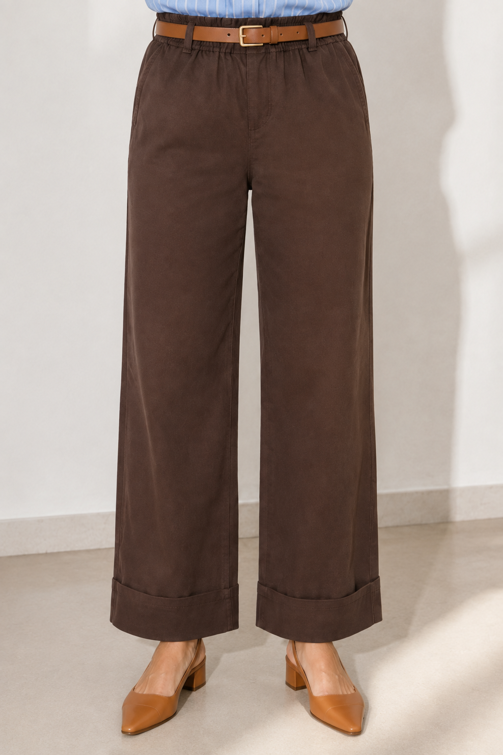 Anaís — Pantalón con cinturón y bolsillos de ribete