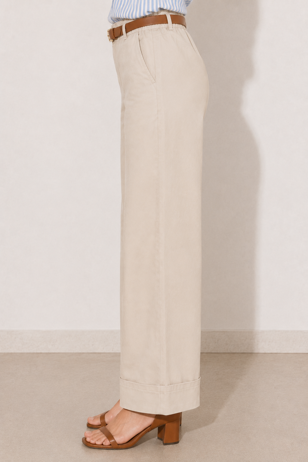 Anaís — Pantalón con cinturón y bolsillos de ribete