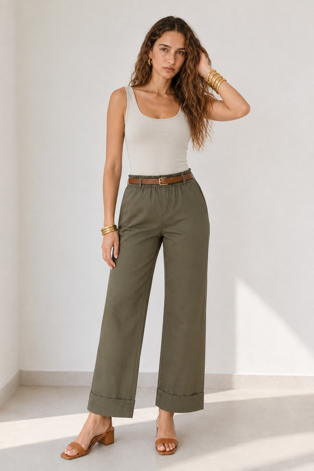 Anaís — Pantalón con cinturón y bolsillos de ribete