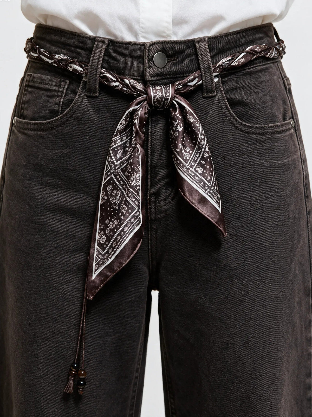Mónica — Vaqueros wide leg con cinturón bandana marrón