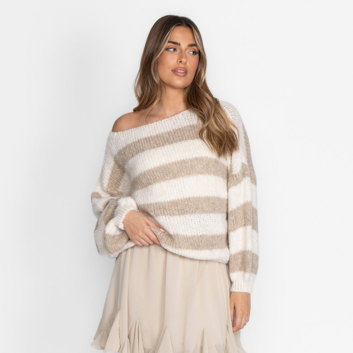 Naiara — Jersey casual de rayas con hombros descubiertos