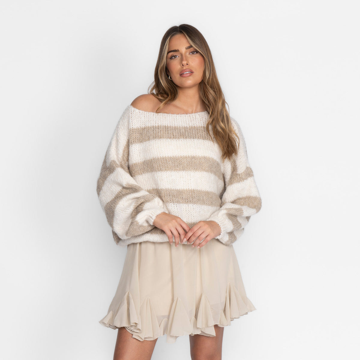 Naiara — Jersey casual de rayas con hombros descubiertos
