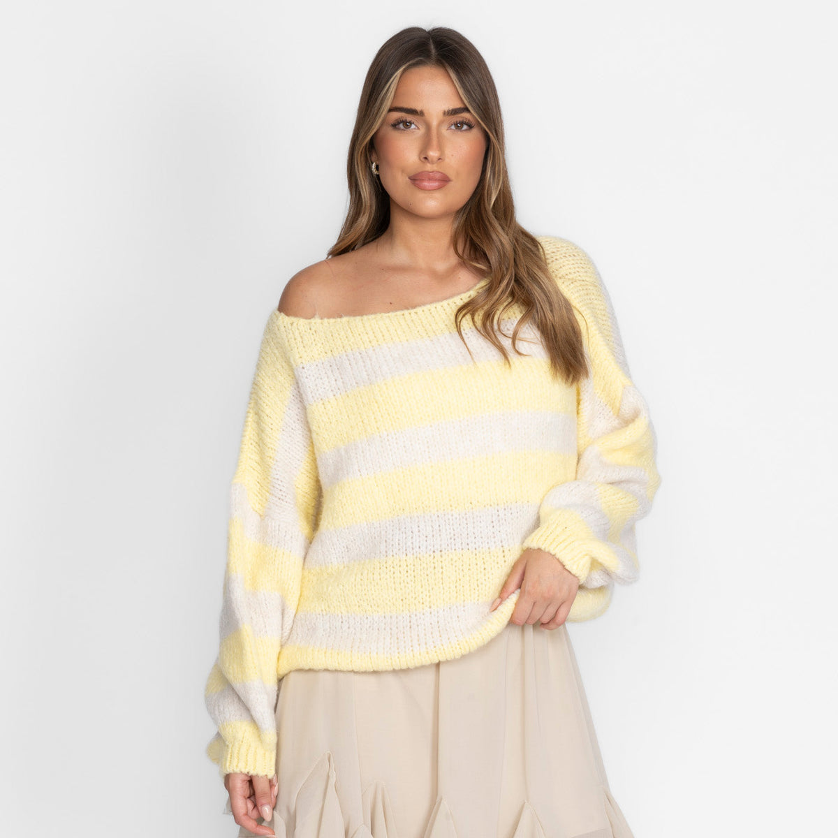 Naiara — Jersey casual de rayas con hombros descubiertos