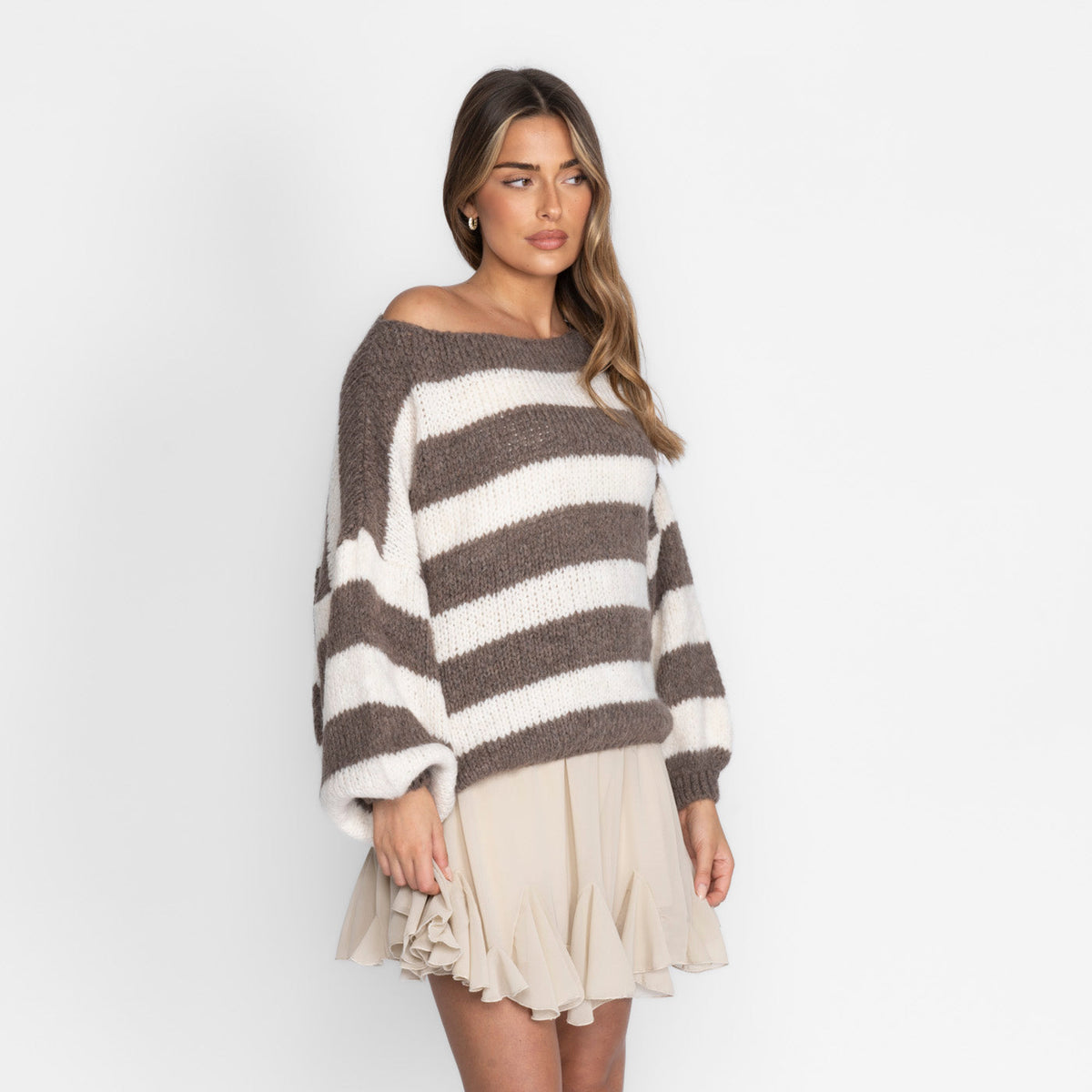 Naiara — Jersey casual de rayas con hombros descubiertos