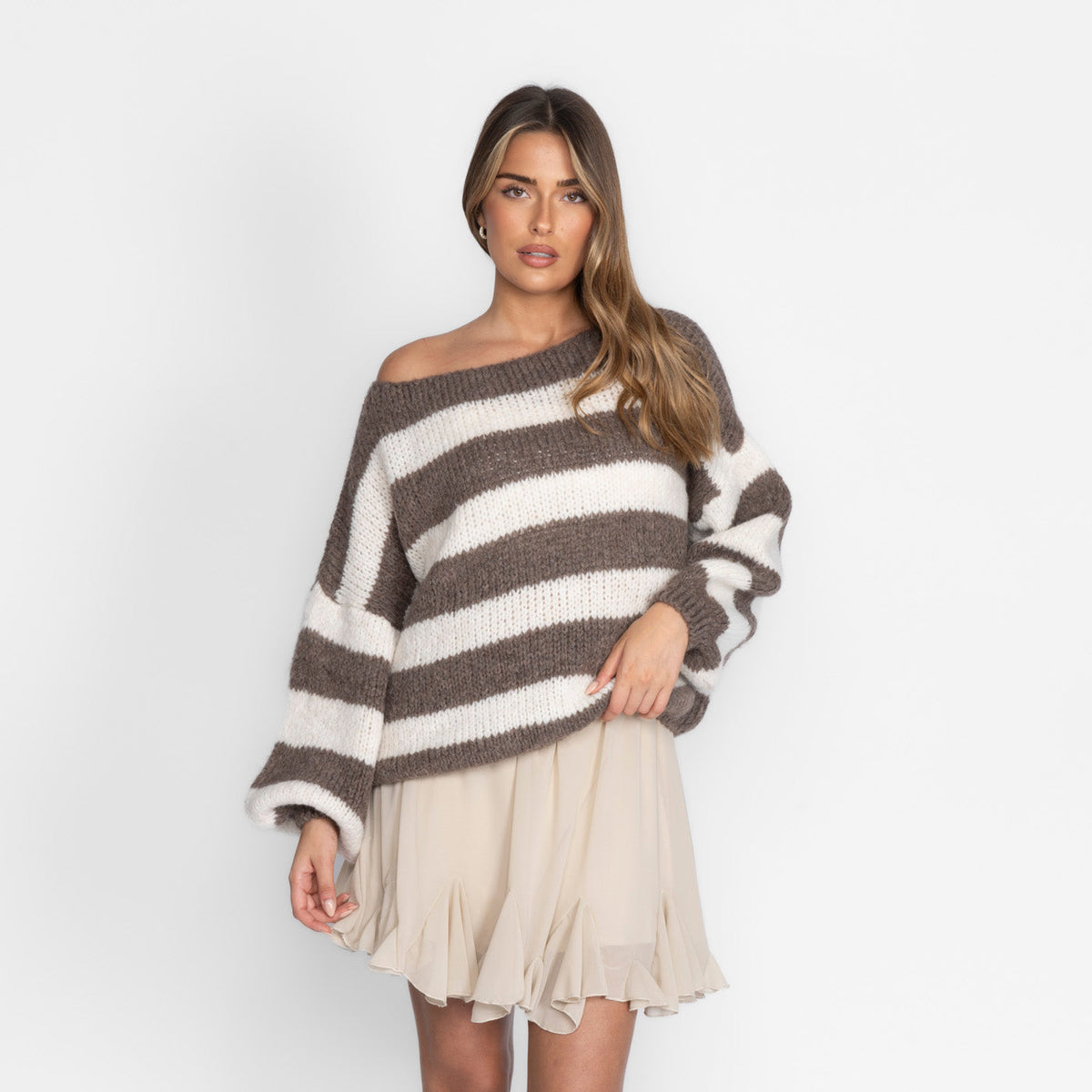 Naiara — Jersey casual de rayas con hombros descubiertos