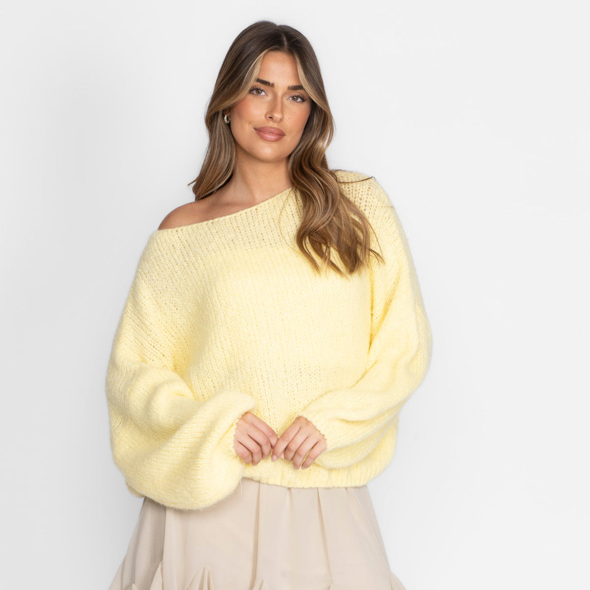 Nayara — Jersey casual con hombros descubiertos