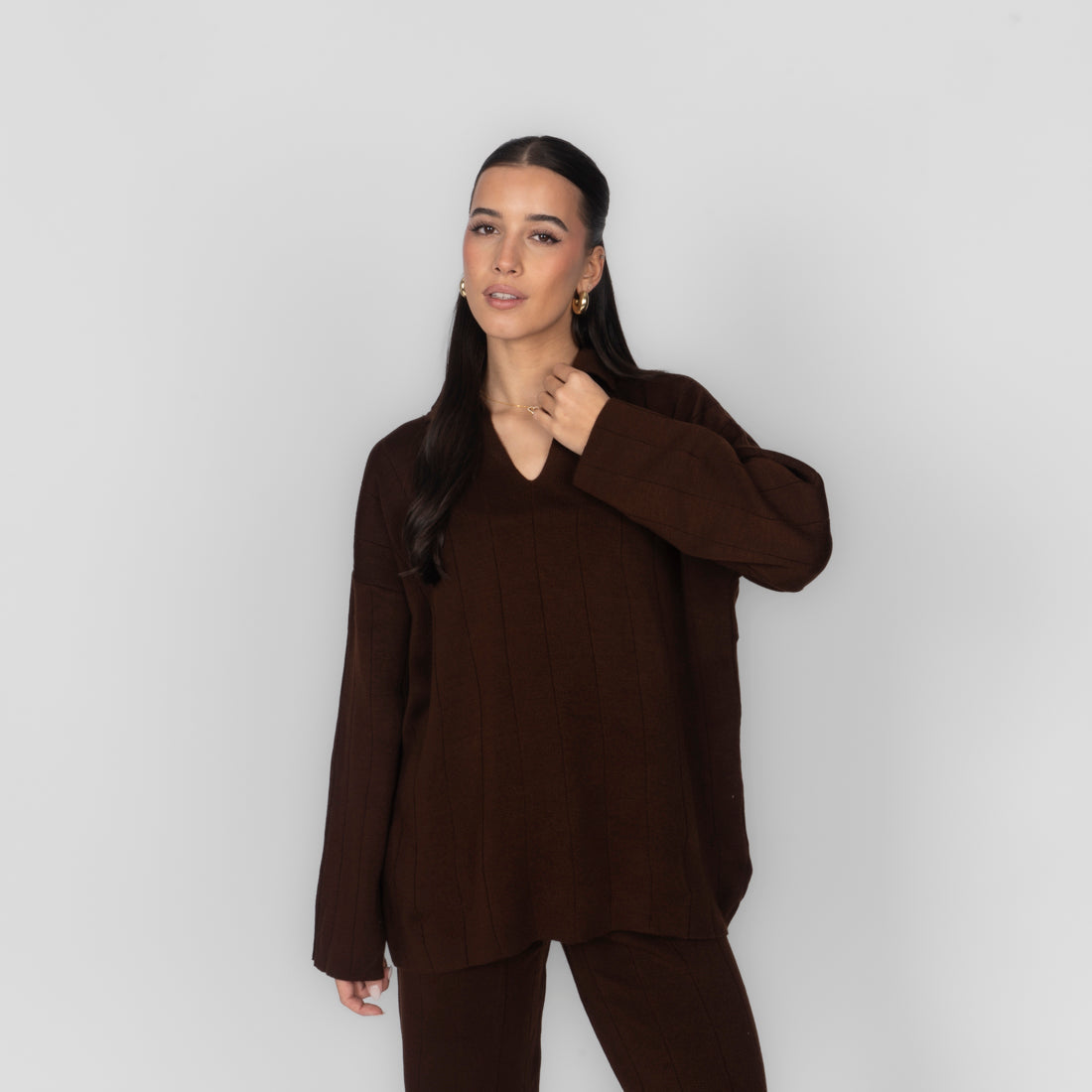 Sofía — Conjunto de punto canalé con escote en V