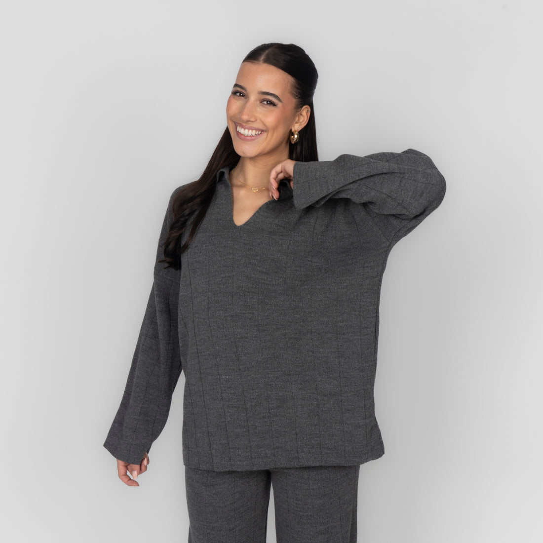 Sofía — Conjunto de punto canalé con escote en V