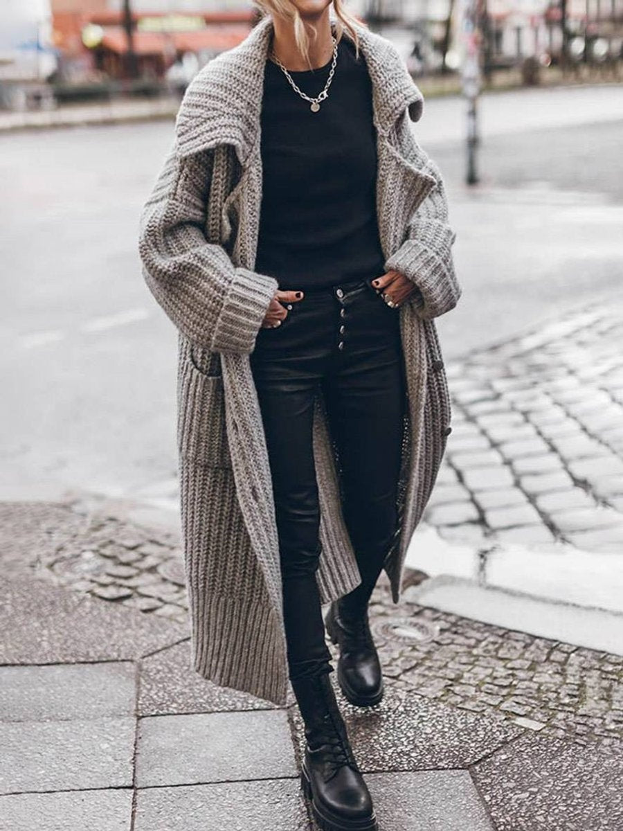 Ysabel — Jersey de punto largo oversized con cuello solapa y bolsillos