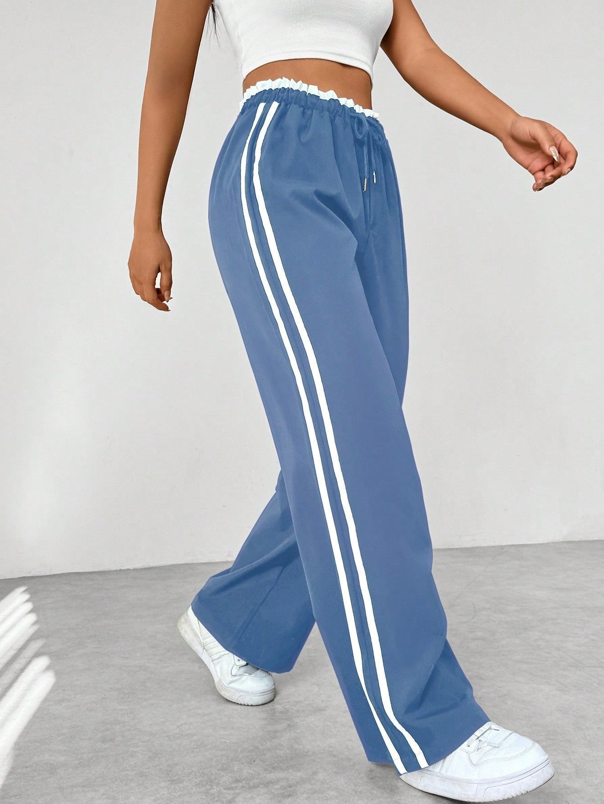 Halima — Pantalón deportivo de pierna ancha con franjas laterales