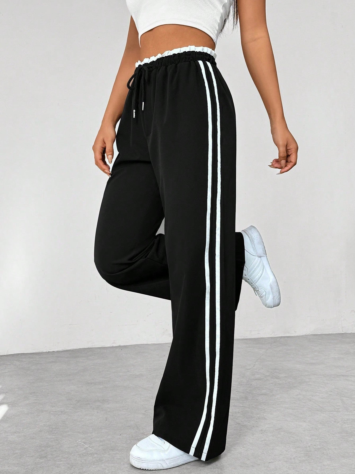 Halima — Pantalón deportivo de pierna ancha con franjas laterales