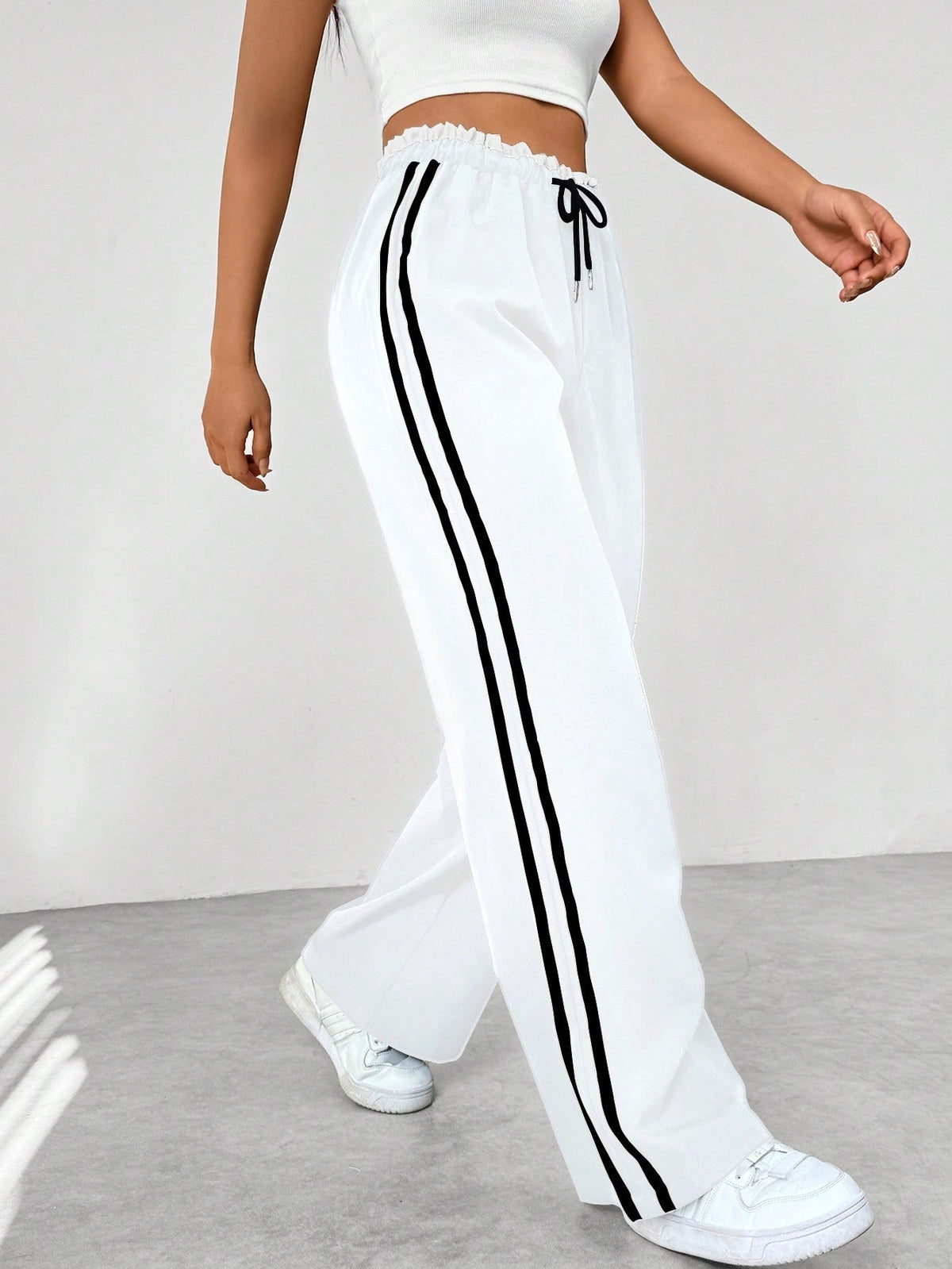 Halima — Pantalón deportivo de pierna ancha con franjas laterales