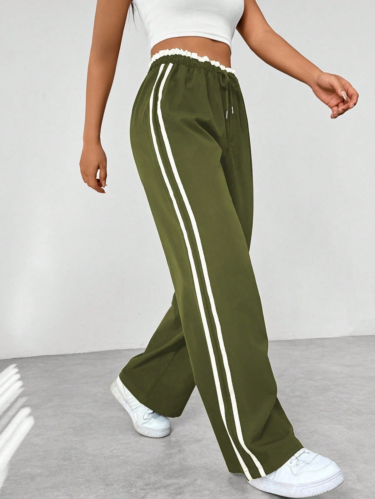 Halima — Pantalón deportivo de pierna ancha con franjas laterales