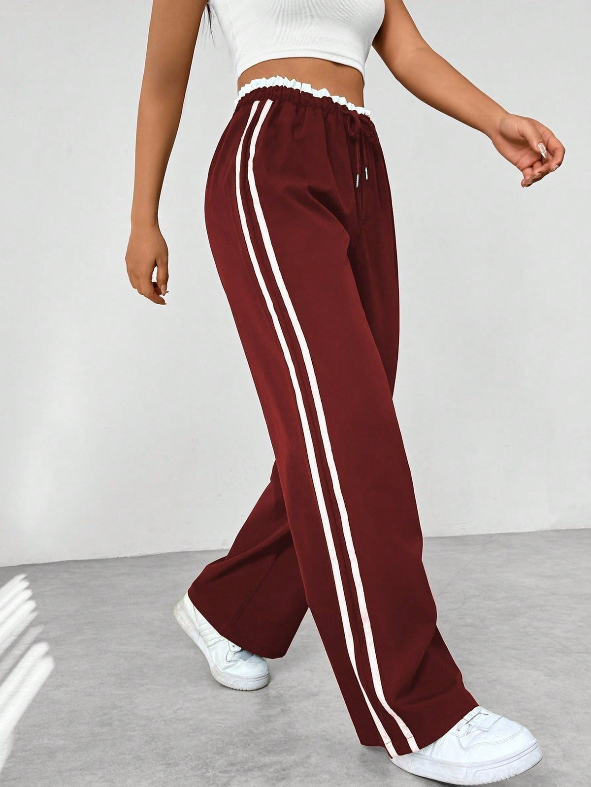 Halima — Pantalón deportivo de pierna ancha con franjas laterales